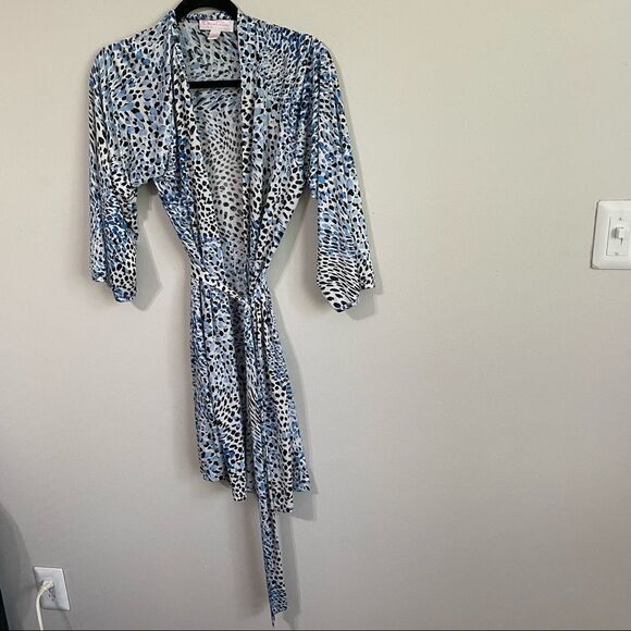 Oscar de la Renta Pink Label Jersey Silky Knit Animal Print Wrap Robe - Picture 4 of 11